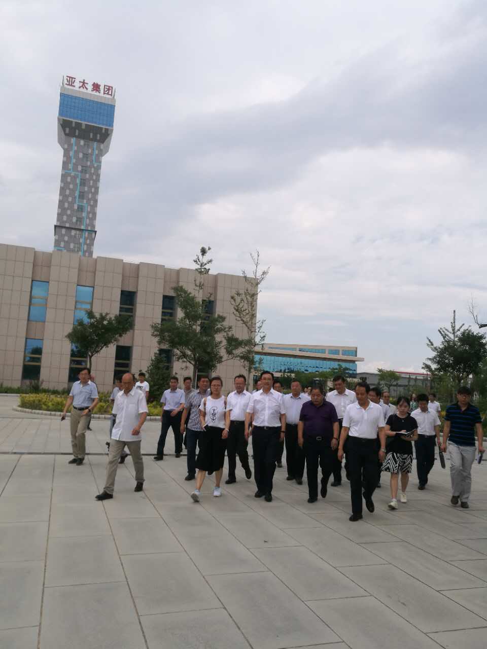 国务院第十八督查组一行旅行考察兰州新区BG视讯伊士顿电梯厂